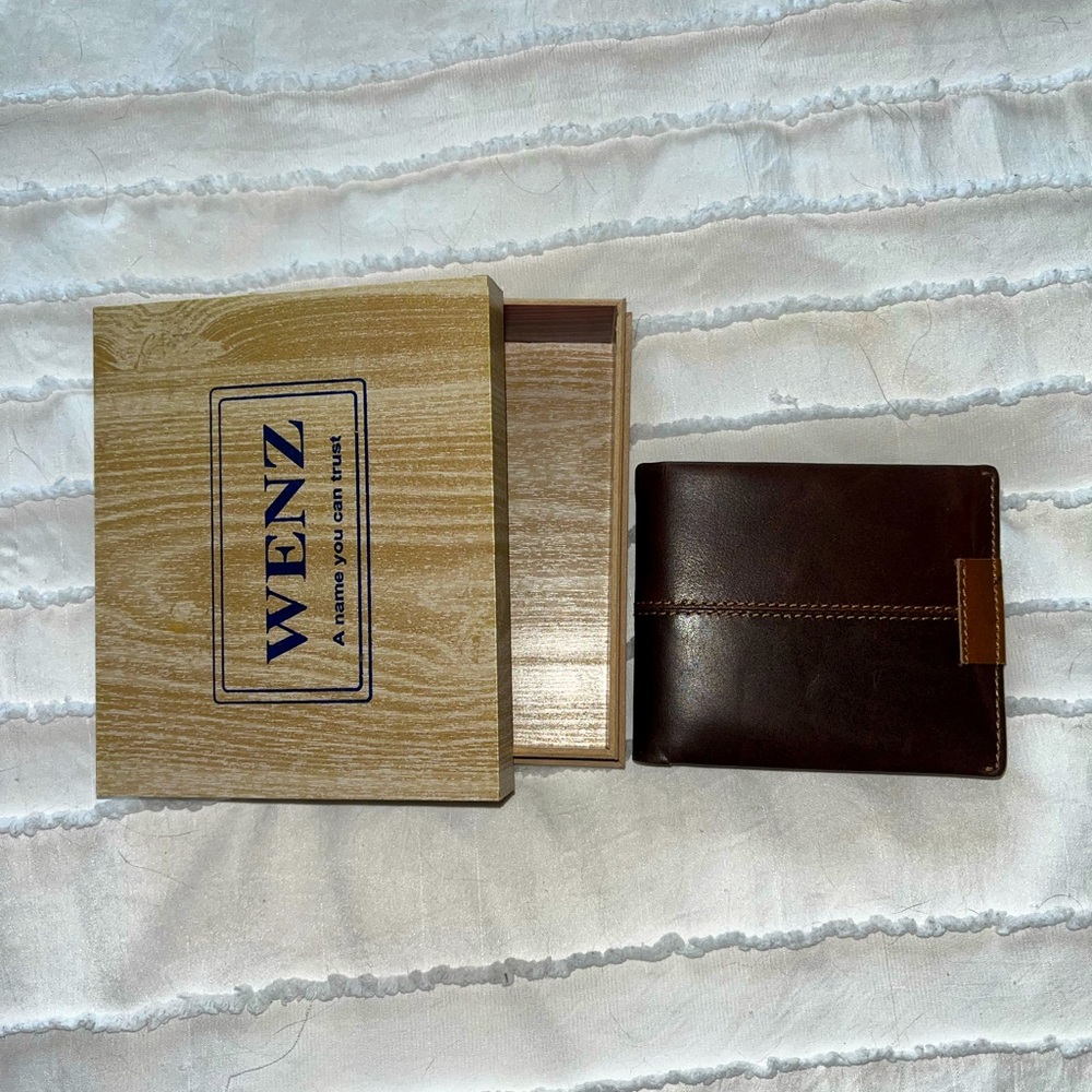 100% Leather- Men’s Wallet And Women’s Satchels And Carry-on Purses